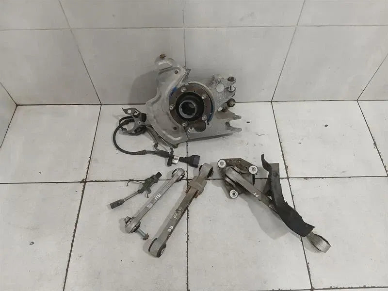 Porsche 911 991 GT3RS Mk1 Right Rear Hub 9913316128 Wheel Bearing Housing Rear Re