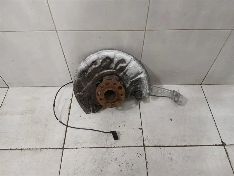 Mercedes C Class W205 Left Front Hub A2053325100 Wheel Bearing Housing Front Left