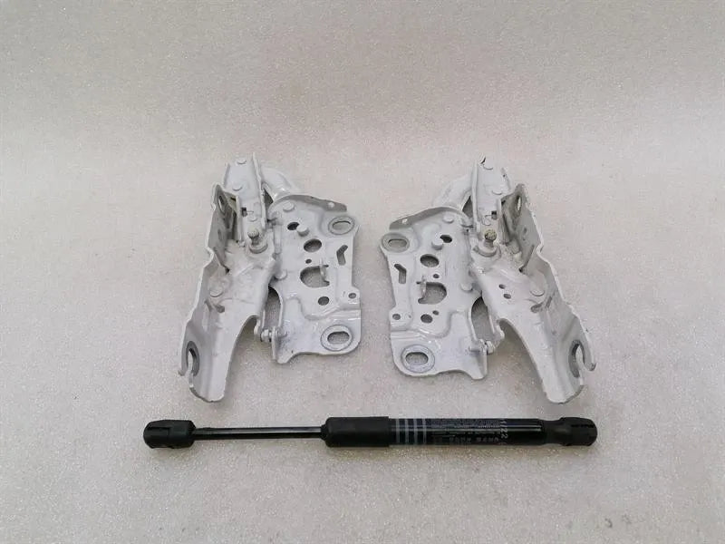 BMW 7 series G11 Bonnet Hinge LHS 7347408 Bonnet Hinge Left