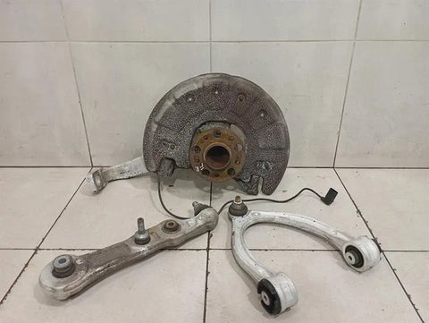 Mercedes C Class W205 C63 AMG FLH Hub A2053306704 Wheel Bearing Housing Front Left