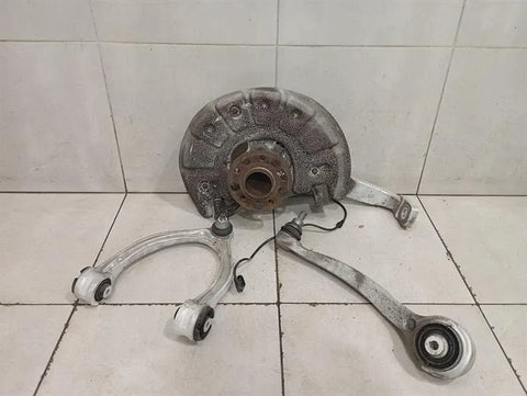 Mercedes C Class W205 C63 AMG FRH Hub A2053306804 Wheel Bearing Housing Front Right