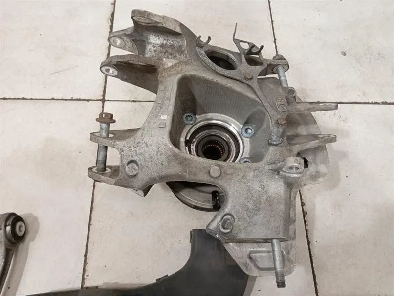Porsche 911 991.2 GT3 Left Rear Hub 99133161181 Wheel Bearing Housing Rear Left