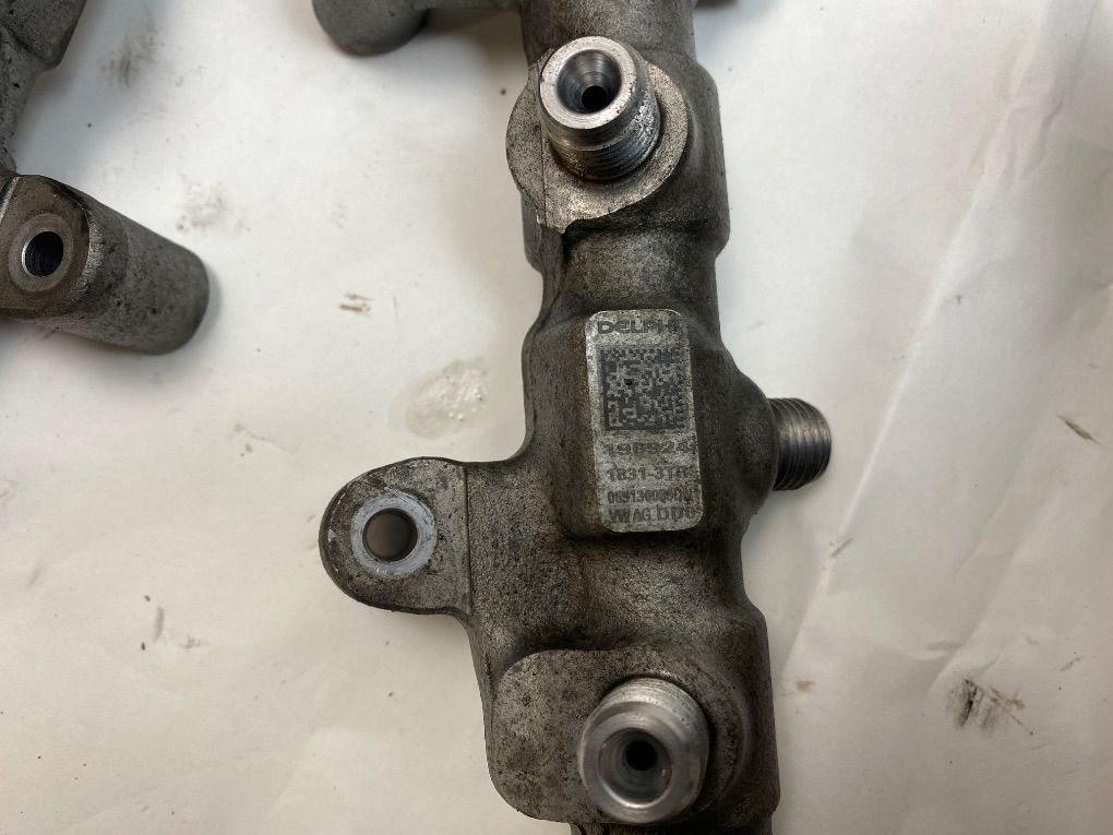 0445010825 0445010824 0445010867 0986437480 Fuel injection pump, diesel VW AMAROK (2H_, S1B) (2010-2022)