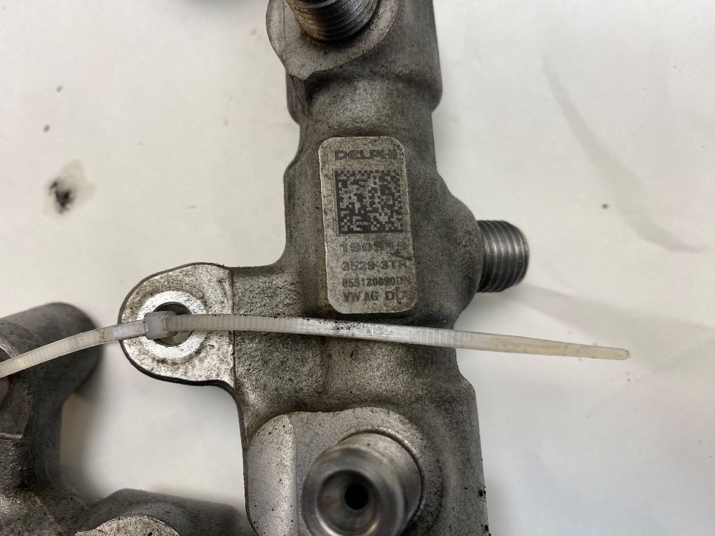0445010825 0445010824 0445010867 0986437480 Fuel injection pump, diesel VW AMAROK (2H_, S1B) (2010-2022)