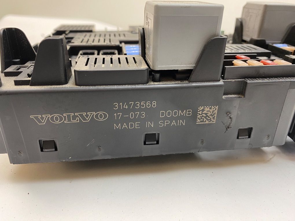 31398003 31398002 Fuse box VOLVO XC90 II (2014-)