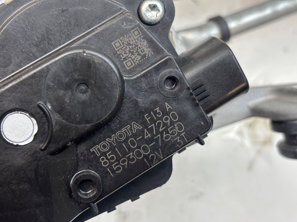 8515047220 Wiper linkage / mechanism TOYOTA PRIUS IV (XW50) (2015-2022)