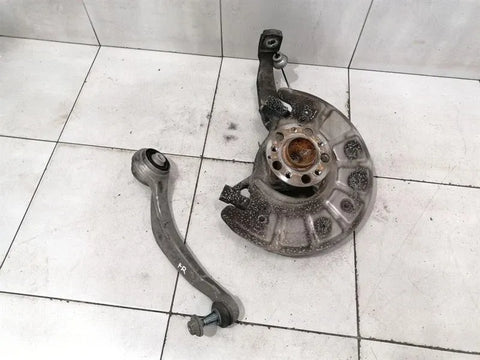 Mercedes C Class W205 Right Front Hub A2053325400 Wheel Bearing Housing Front Right