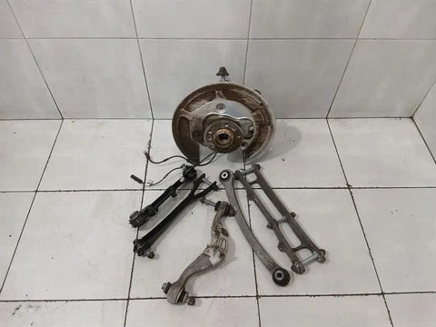 BMW 5 Series F90 G30 M5 Right Rear Hub 33309503996 Wheel Bearing Housing Rear Re SET