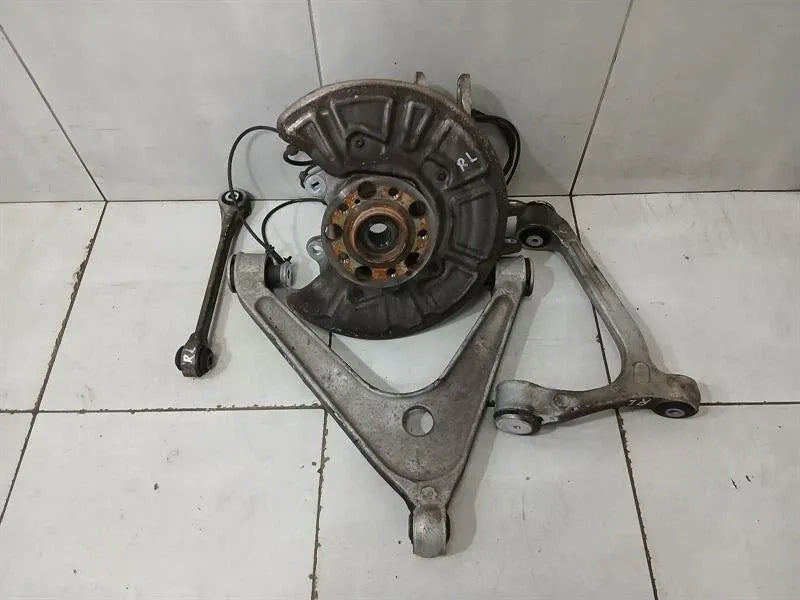 Mercedes GT R190 Roadster Left Rear Hub A1903504301 Wheel Bearing Housing Rear Left
