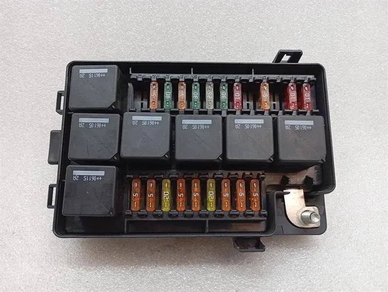 Aston Martin Vanquish S 04-07 V12 Fuse Box 3R12-370534-AB Fuse Box