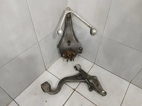 Aston Martin Vanquish S 04-07 V12 Left Front Hub 1R12-233223-AD Front Left SET