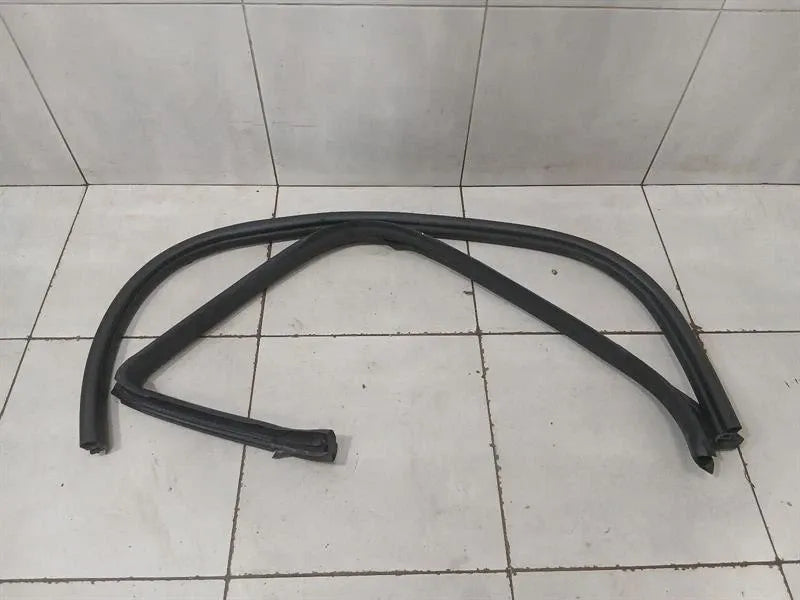 Ferrari 488 F142M left door seal set 86743300 left door seals set