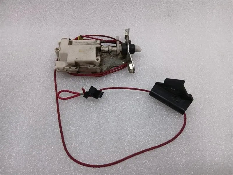 Ferrari F8 F142MFL Fuel Cap Actuator 85143200
