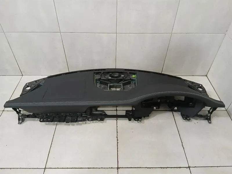 Porsche 911 992 Dashboard 992857003AG RHD BLACK LEATHER CRAYON SILVER STITCHING