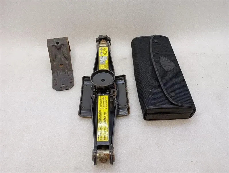 Maybach 62 V240 Tool Kit A2405850001 Tool Kit