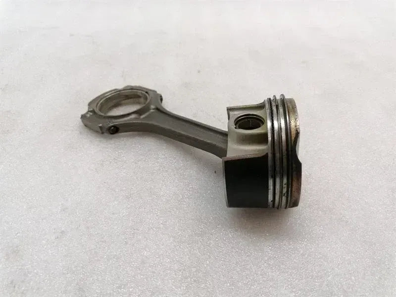 Mercedes C Class W205 C63 AMG Piston A1770300800 Pistons M177 4.0 V8