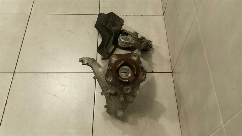 Porsche 911 991 Right Front Hub 99134115805 Wheel Bearing Housing Front AWD Turbo S 4S