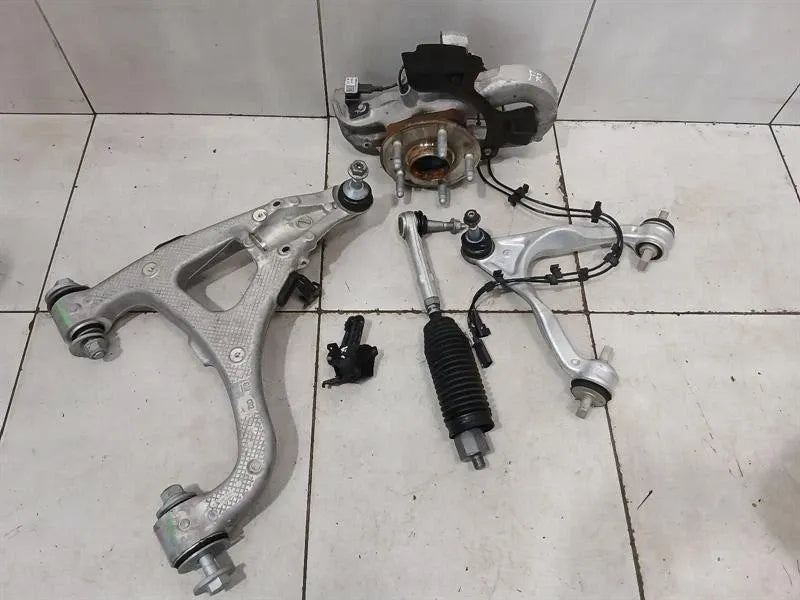 Chevrolet Corvette C8 Right Front Hub 84612178 Wheel Bearing Housing Front Right Z51