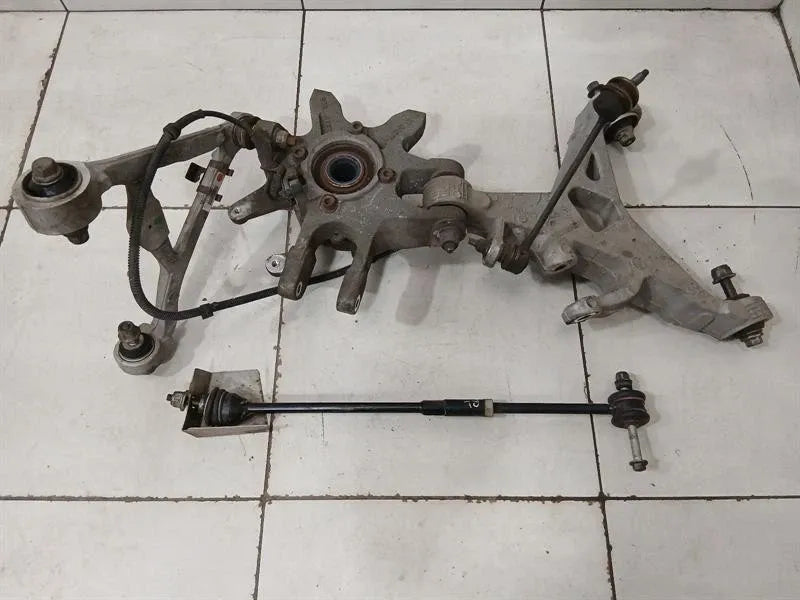 Aston Martin Vanquish S 04-07 V12 Rear Hub 5R13-5A971-AA Rear Wheel Bearing Housing