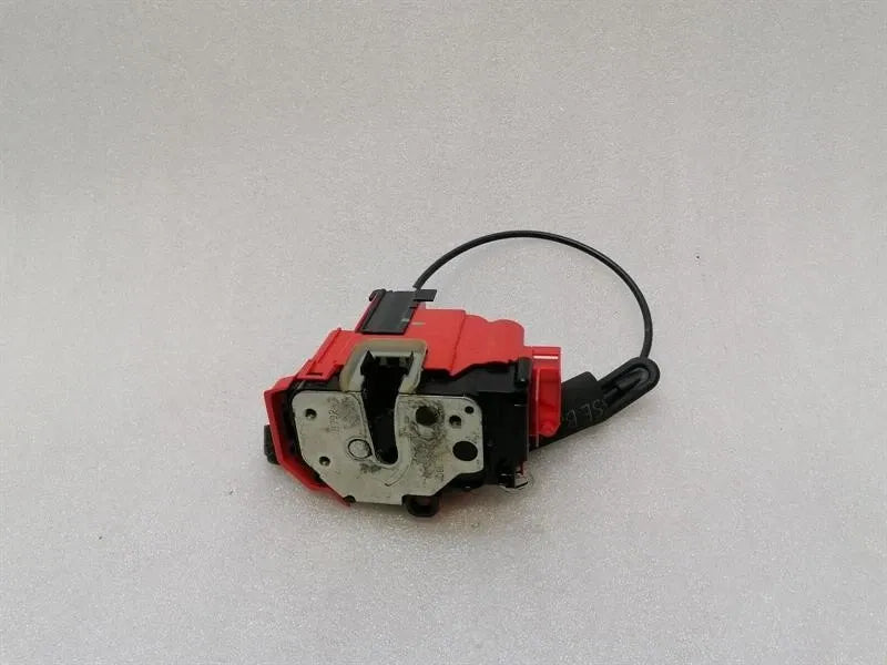 Ferrari California T F149 14-17 door lock 85641600 LH LHD door lock
