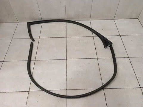 Maserati Granturismo M145 Door Seal Set 80089100 RH Door Seals 80090000