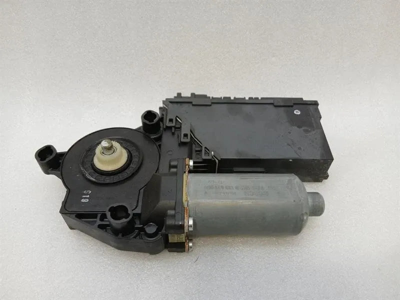 Bentley Continental GT W12 Left Door Window Motor 3W8959702L Power Window Motor