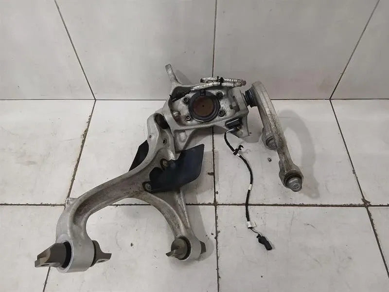 McLaren 720S Coupe Right Front Hub 14B0721CP Wheel Bearing Housing Front Right