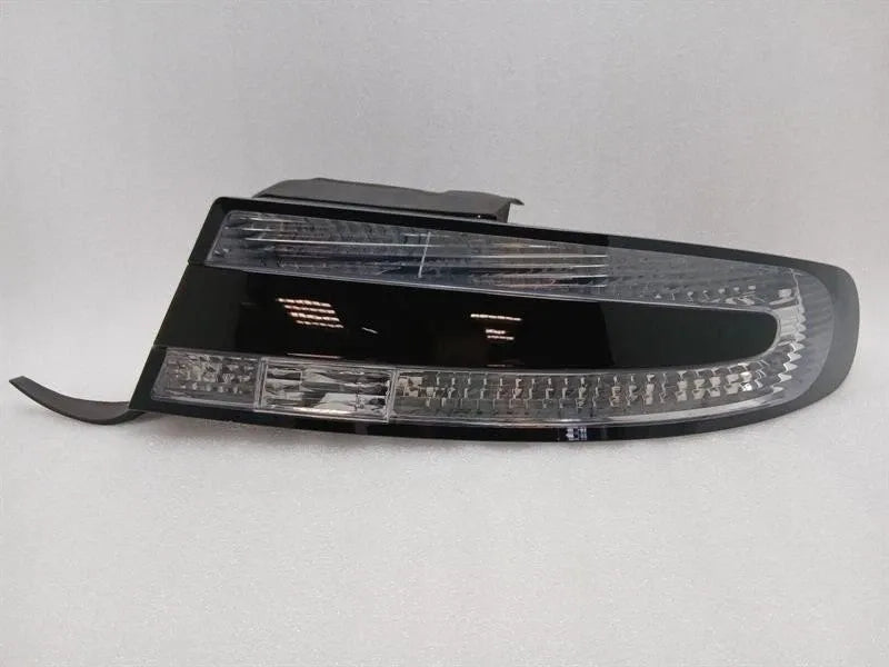 Aston Martin DB9 Volante Right Rear Light DG33-13404-AC Tail Light Rear Re