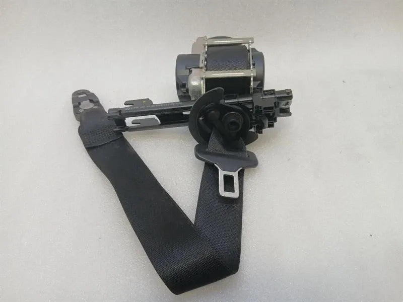 MERCEDES C63 AMG W205 FRONT SEATBELT A2058600285 FRONT SEATBELT RIGHT