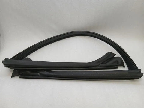 Ferrari California F149 08-14 Windscreen Seal 69758000 Windshield