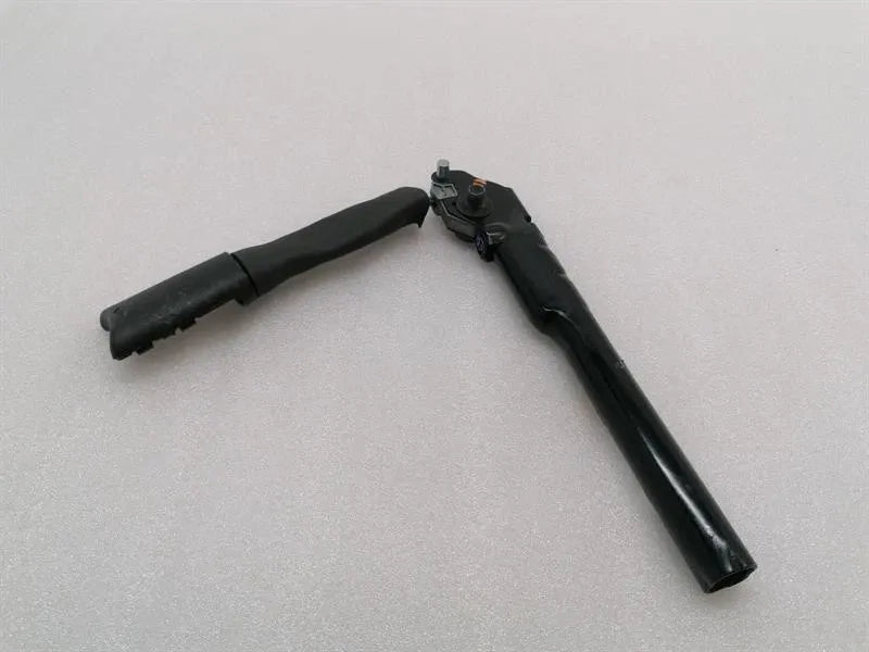 Chevrolet Corvette C8 Left Front Seatbelt Tensioner 84256805 Seat Belt Tensioner Left