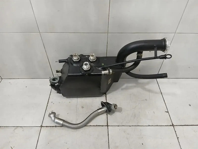 Ferrari 599 GTB F141 Oil Tank 224541 Oil Tank 180320 Tank Plug