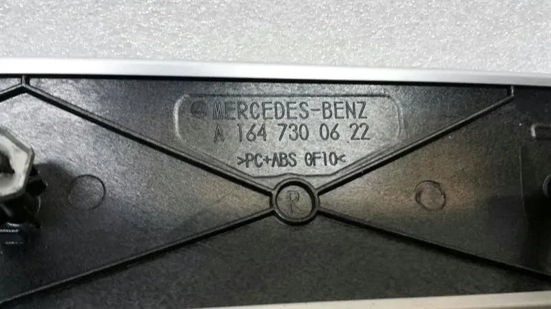 Mercedes ML W164 Cover A1647300622 Centre Console Trim A1646830270
