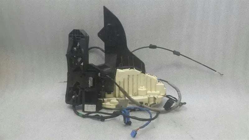 Mercedes CL W216 right door lock A2217205835 right door lock W221