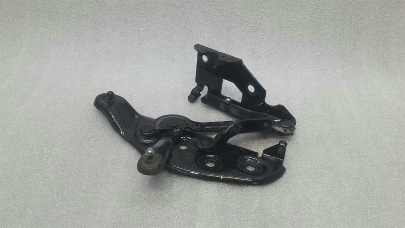 Bentley Continental GT W12 Bonnet Hinge RHS 3W0823302J Hood Hinge Right