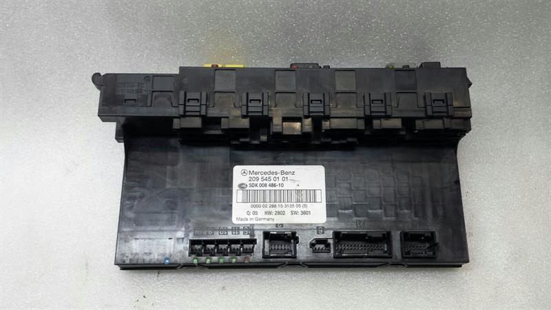 2007 Mercedes W209 CLK fuse box A2095450101 fuse box