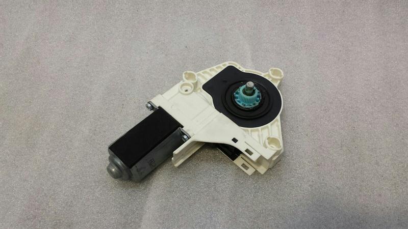 Audi S5 8T right door window motor 8T0959802B window regulator motor right