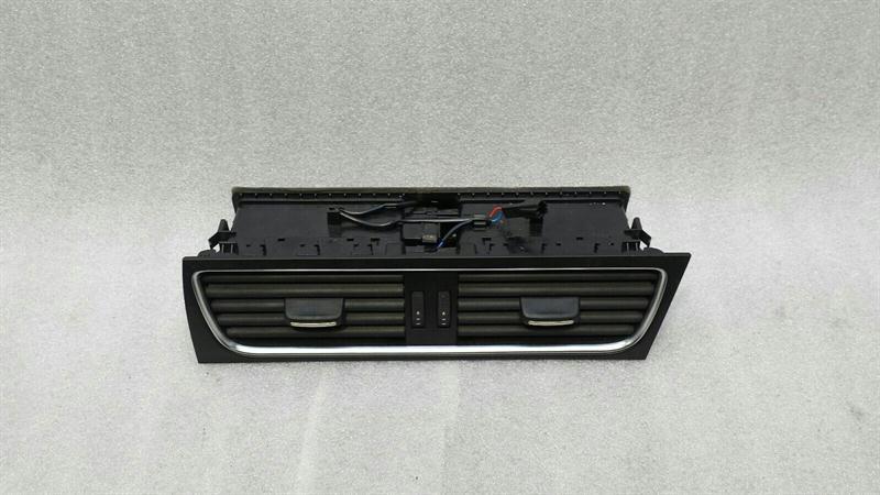 Audi S5 8T RHD Center Air Vent 8T2820951C Right Hand Drive