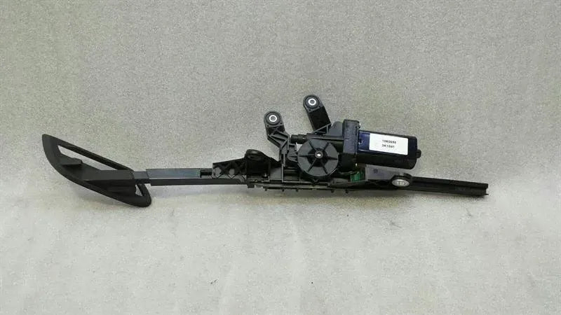 Audi S5 8T Right Seatbelt Tensioner 8F0857760 Seat Belt Retainer Right