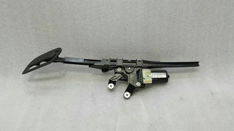 Audi S5 8T Right Seatbelt Tensioner 8F0857760 Seat Belt Retainer Right