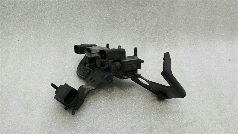Audi S5 8T Vacuum Pump 06E133742C Vacuum Pump Solenoid Valve