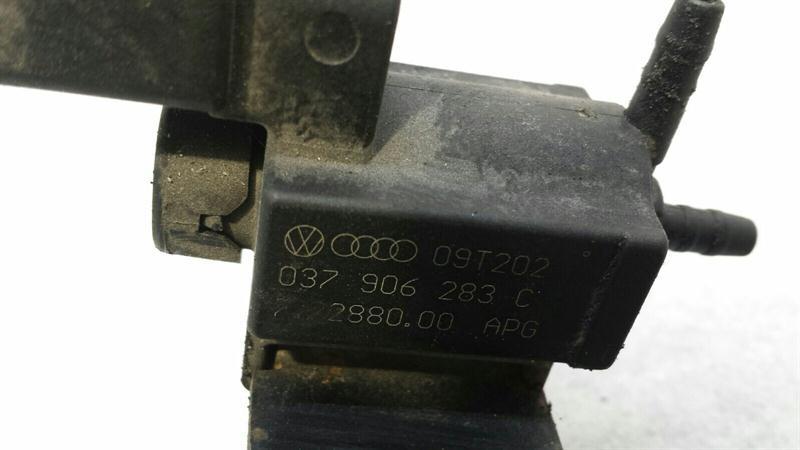Audi S5 8T Vacuum Pump 06E133742C Vacuum Pump Solenoid Valve