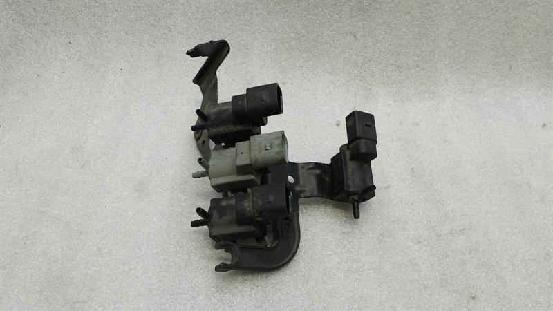 Audi S5 8T Vacuum Pump 06E133742C Vacuum Pump Solenoid Valve