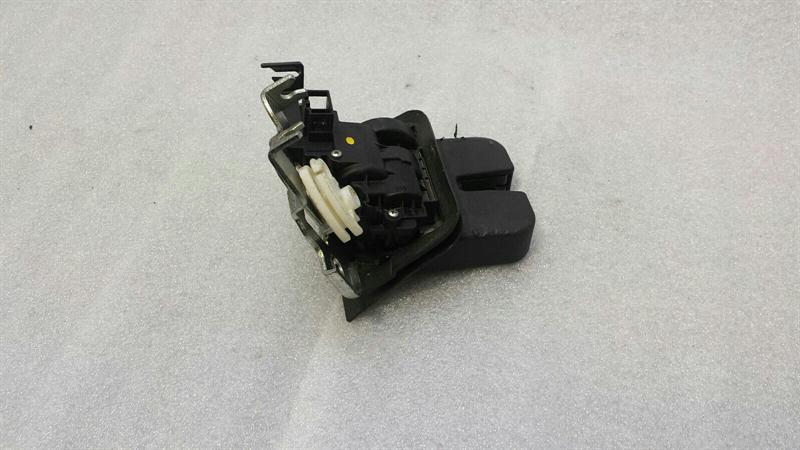 Audi RS6 4F boot lock 8P4827505C tailgate lock
