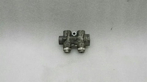 Mercedes CL (ATF) Oil Cooler Thermostat A1645010065 Thermostat Housing