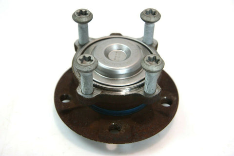 BMW 1 SERIES Front wheel hub OEM 31206794850