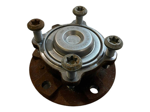 BMW 1 SERIES Front wheel hub OEM 31206794850