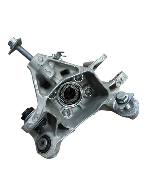 BMW X7 Rear wheel hub spindle/knuckle OEM 6876653