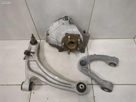 Aston Martin VANTAGE Left Front Hub V8